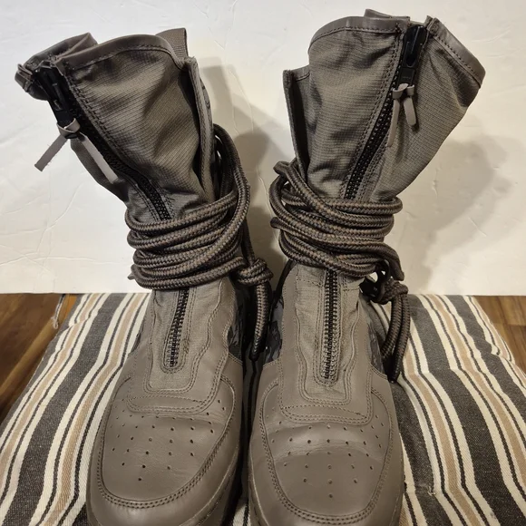 Nike Men's Gray Tactical Boots - Picture 4 of 10